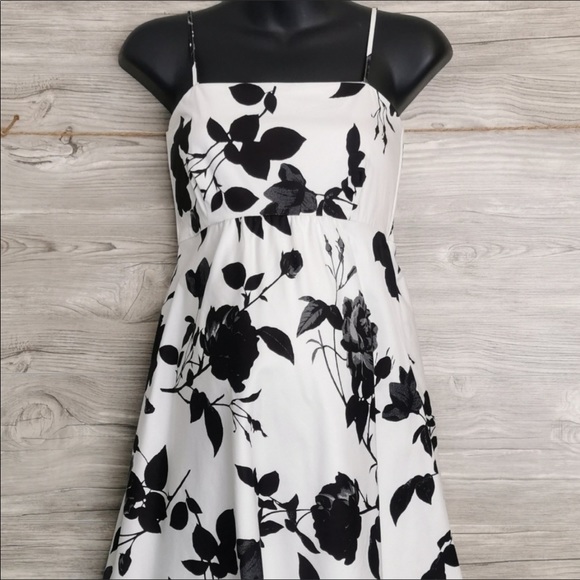 Jessica Simpson maternity dress SOLD - Picture 2 of 5